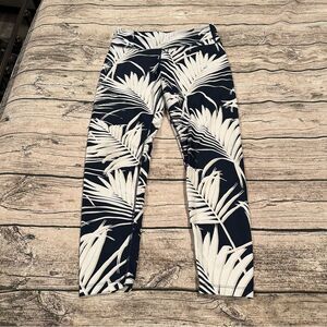 Soul Cycle 7/8 Length Leggings With Tropical/Palm Print in Navy Size Medium